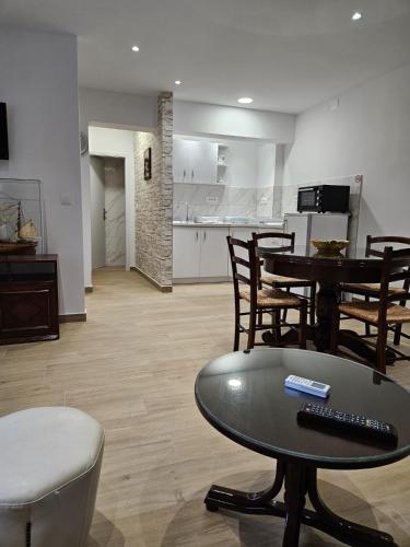 a living room with a table and a kitchen at Villa NIKA & KARLO Makarska in Makarska