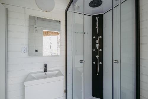 a bathroom with a sink and a mirror at Seehütte Neusiedlersee - Seehaus inklusive Elektroboot in Rust