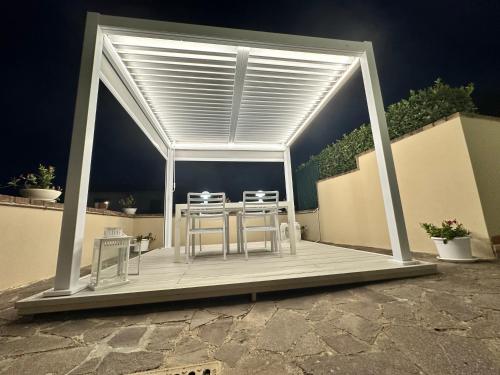 a gazebo with two chairs and a table at Villa Cattleya in Casciana Terme