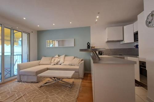 T3 Bandol- 20m mer & commerces