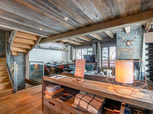 Appartement-chalet de standing avec cheminée et hammam, idéalement situé sur le front de neige de Val d'Isère