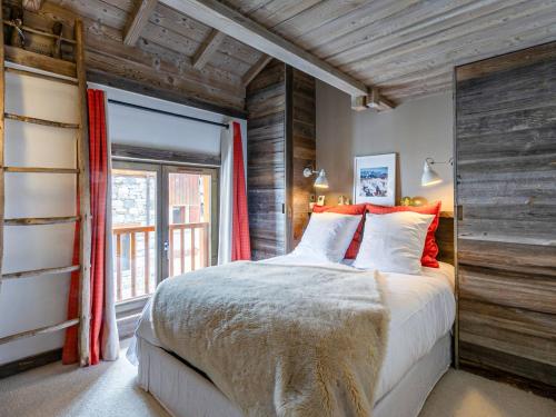 Appartement-chalet de standing avec cheminée et hammam, idéalement situé sur le front de neige de Val d'Isère