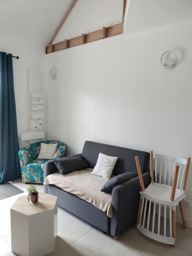 a living room with a couch and a table at Maison - Log 1 - Dry in Dry