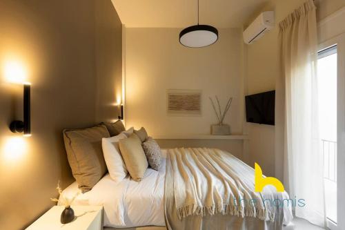 Luxurious Zen Retreat with Balcony and 300mbps WiFi