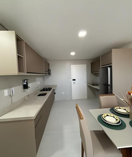 Kuchyň nebo kuchyňský kout v ubytování Ap 2 4 com suíte Edifício City House
