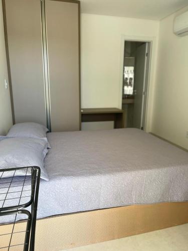Postel nebo postele na pokoji v ubytování Ap 2 4 com suíte Edifício City House