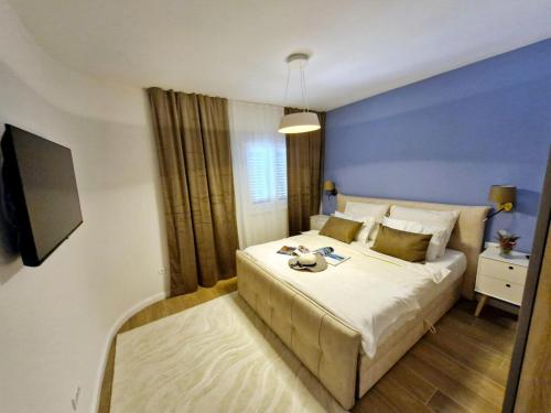 Katil atau katil-katil dalam bilik di Sea view Luxury Apart Hotel Villa Conte with swiming pool and romantic SPA