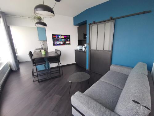 TV a/nebo společenská místnost v ubytování T2, vue mer panoramique, 2 min à pied de la plage