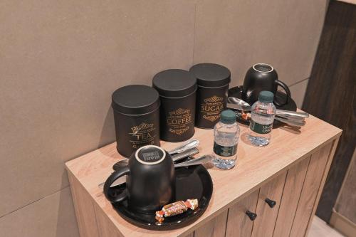 Sadržaji za pripremu kafe i čaja u objektu استديو فندقي وفخم بمدخل ذاتي