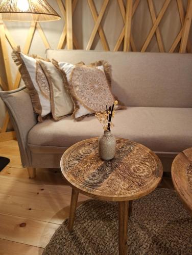 a living room with a couch and a table at Jurta w Dolinie Sanu in Krzemienna