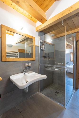 a bathroom with a sink and a shower at Agriturismo La Fiorida in Mantello