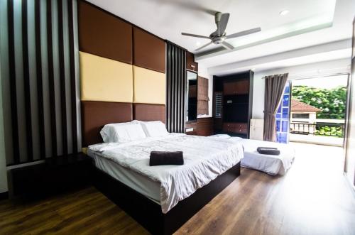 Postel nebo postele na pokoji v ubytování Bukit Mertajam Big Bungalow 15pax with BBQ KTV Snooker