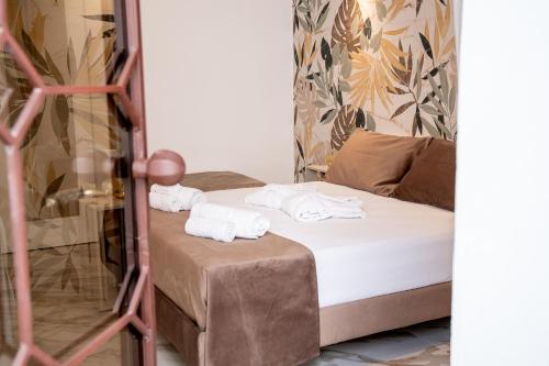 Postel nebo postele na pokoji v ubytování La Bella Ostuni Suites