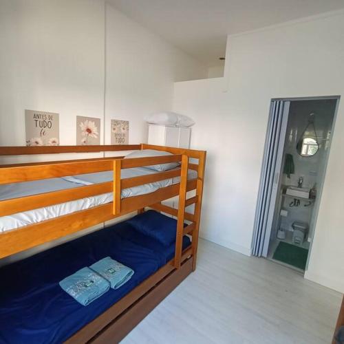 Ένα ή περισσότερα κρεβάτια σε δωμάτιο στο Melhor ponto de Copacabana Excelente Amplo arejado e iluminado