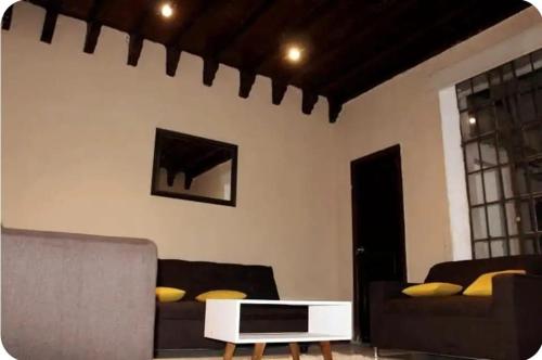 a living room with a couch and a table at La casa del mochilero in Mexico City