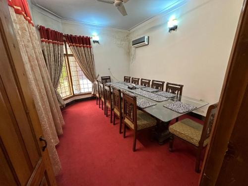 Fotografie z fotogalerie ubytování Luxurious Haven In Hayatabad v destinaci Péšávar