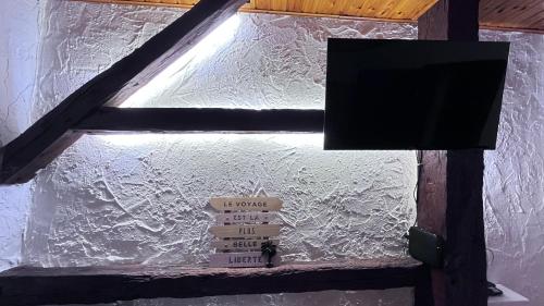a window covered in ice with a sign on it at Chez Béné in Rochefort