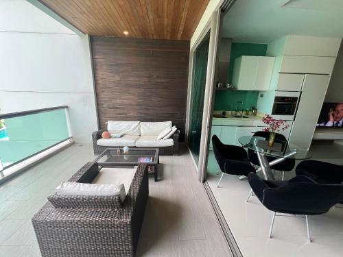 Posezení v ubytování Ananya Beachfront Wongamat Paradise