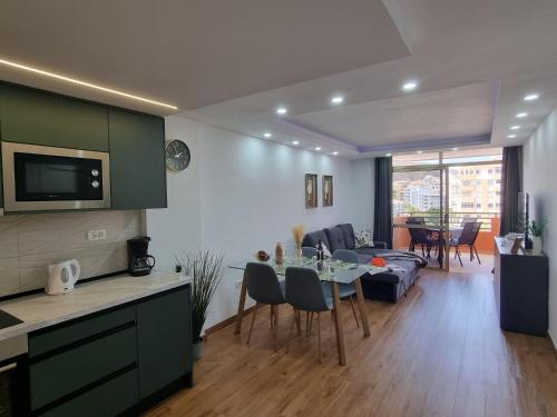 Casa Liotro 2, comfortable, panoramic,central, near the sea,swimming pool,wifi,terrace