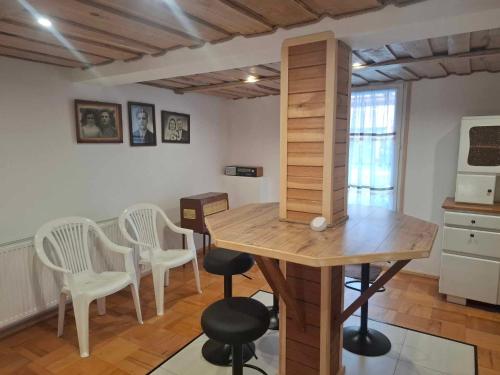 a room with a table and chairs in it at Agroturystyka Przy Rajskim Sadzie in Nowy Berezów