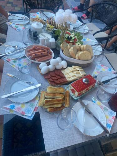 Comida en o cerca de este hotel