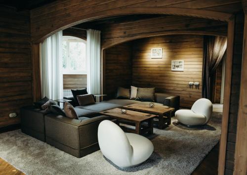 Istumisnurk majutusasutuses Nero Bianca Chalet