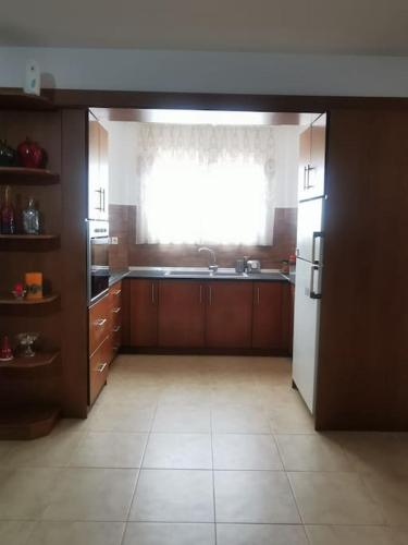 Διαμερισμα 2ΥΔにあるキッチンまたは簡易キッチン