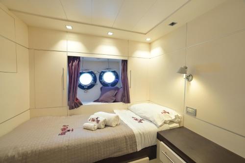 a bedroom with a bed with a large mirror at La Voglia Matta in Monte Carlo
