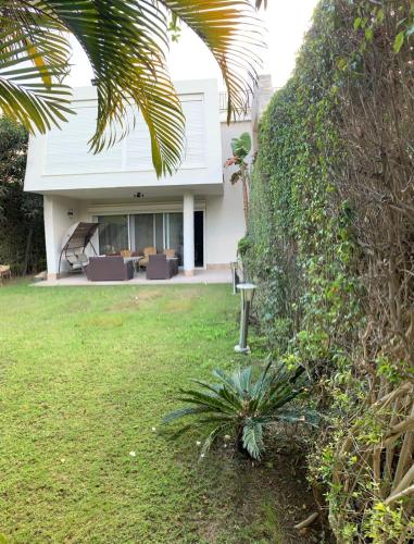 فيلا داخل كمبواند ويستاون بيفرلي هيلز الشيخ زايد رقم هاتف صفر صفر اتنين صفر واحد واحد صفر اتنين اربعه ثلاثه صفر 222