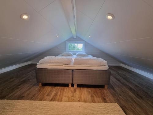 a bedroom with a bed in a attic at Fridfullt läge, stuga med sjöutsikt in Säffle