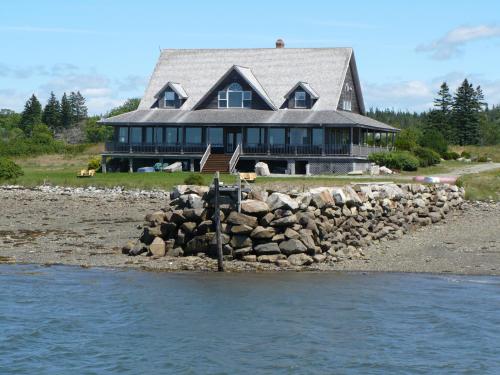 a large house on the shore of a body of water at Ye Olde Argyler Lodge in Pubnico