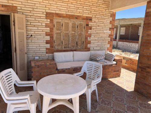 Posezení v ubytování Beachfront Private Chalet in Marsa Matrouh - Family Vacation Home