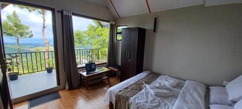 Postel nebo postele na pokoji v ubytování Hills Abode Shillong