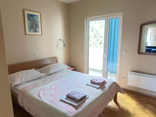 BEACH APARTMENT