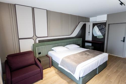 Postel nebo postele na pokoji v ubytování BOLT Boutique Hotel