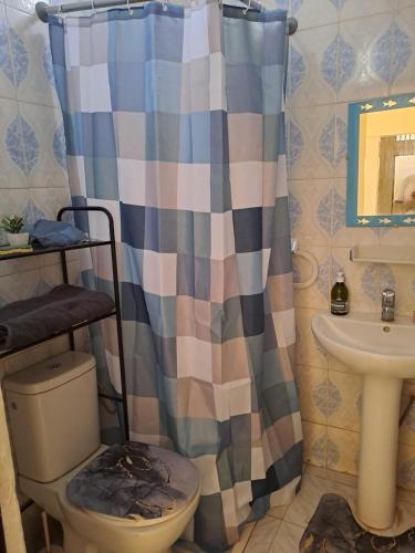 Ένα μπάνιο στο Appartement meublé, Zac Mbao, Rufisque