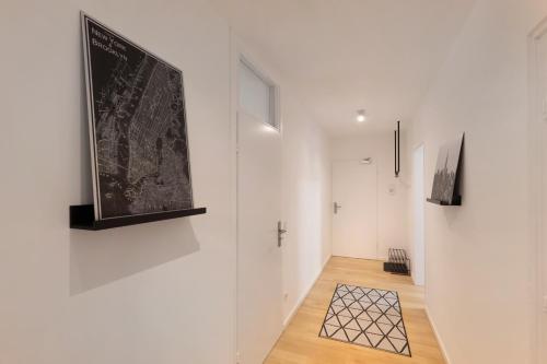 a hallway with white walls and a picture on the wall at SweetHome - Küche, Stellplatz, WLAN, Nähe S-Bahn in Munich