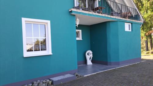 Galeriebild der Unterkunft Ferienwohnung Villa am Pulvermaar in Gillenfeld