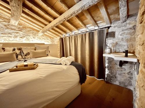 A bed or beds in a room at Torre Medieval de Queralt & Spa