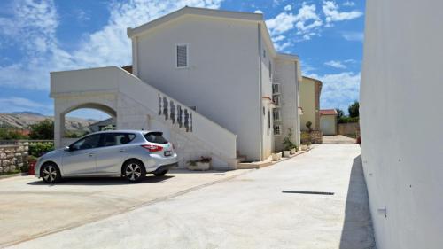 Το κτήριο όπου στεγάζεται  το διαμέρισμα