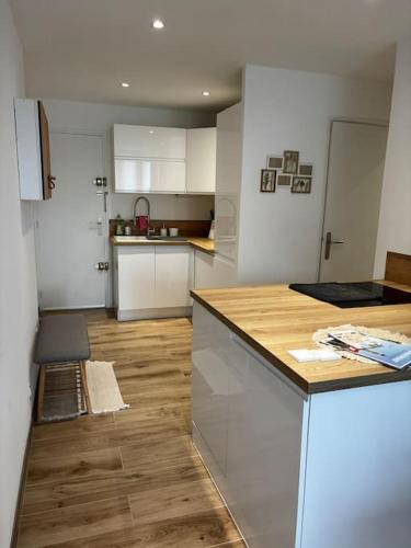 Appartement climatisé avec piscine proche mer