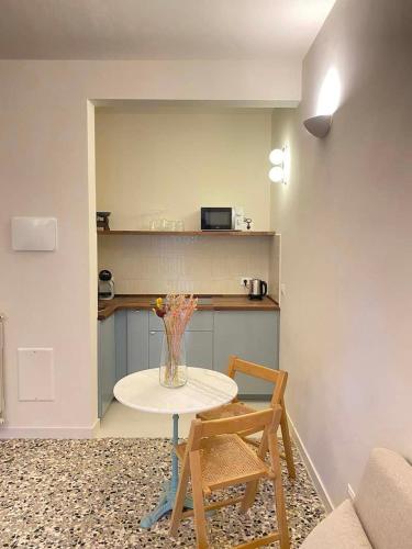 a table and a chair in a room with a kitchen at La Dimora di Pindaro in Colledimacine