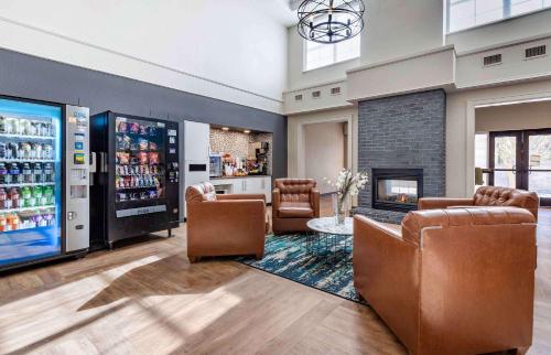 a bar with chairs and a fireplace in a room at Extended Stay America Premier Suites - Charlotte - Pineville - Pineville Matthews Rd. in Charlotte