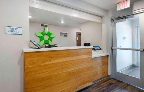 Ο χώρος του λόμπι ή της ρεσεψιόν στο Extended Stay America Select Suites - Melbourne - West Melbourne
