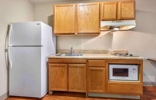 a kitchen with a white refrigerator and a sink at Extended Stay America Select Suites - Indianapolis - Plainfield in Plainfield
