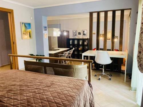 Greg's Cozy Apartment, up to 4 guests in Kalamaria