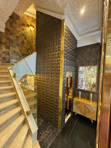 a room with a staircase and a stair case at Hotel Arabesque in Rabat