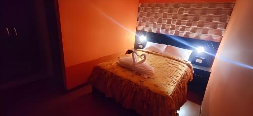 Кровать или кровати в номере Hotel de Sal Reina del Salar "only accepted dollars or euros"