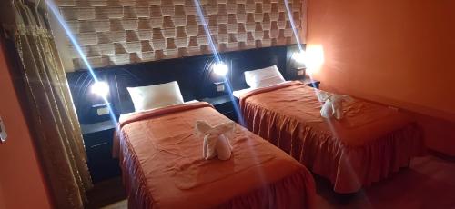 Кровать или кровати в номере Hotel de Sal Reina del Salar "only accepted dollars or euros"