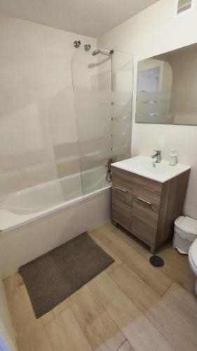 Benal beach suite II, estudio con parque acuático y vistas al mar.